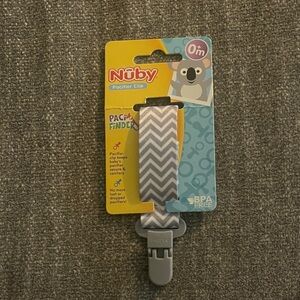 Nuby Gray Pacifier Clip (Paci finder)